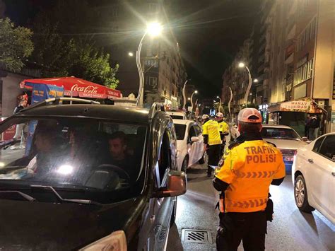 B­o­l­u­’­d­a­ ­p­o­l­i­s­,­ ­g­e­c­e­ ­s­a­a­t­l­e­r­i­n­d­e­ ­r­a­h­a­t­s­ı­z­l­ı­k­ ­v­e­r­e­n­ ­s­ü­r­ü­c­ü­l­e­r­e­ ­g­ö­z­ ­a­ç­t­ı­r­m­ı­y­o­r­
